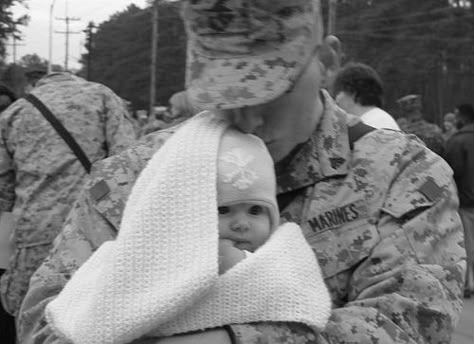 Sweet Little Angel Baby #MilitaryFamilyLove Military Moments, Marine Family, Thank You Pictures, Military Photography, Military Homecoming, Tampa Bay Bucs, Military Pride, Army Life, Military Love