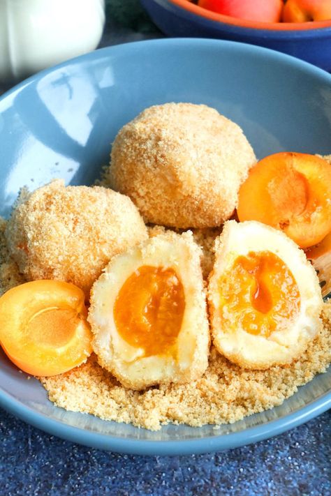 Easy Marillenknödel - Authentic Austrian Apricot Dumplings Fruit Dumplings, Quark Cheese, Sweet Dumplings, Vanilla Sauce, European Food, German Food, Sweets Desserts, Bavaria, Dumplings