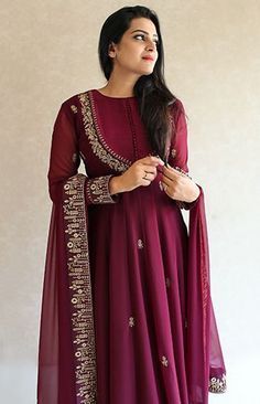 Velvet Dress Designs, Anarkali Dress Pattern, Salwar Kamiz, Kurti Designs Party Wear, Kurti Neck Designs, Kurta Designs Women, Online Saree, Designer Party Wear Dresses, Stylish Party Dresses