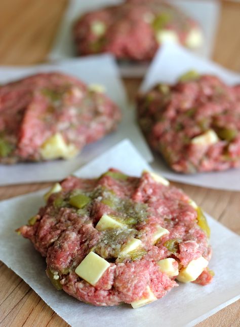 Green Chili Bacon Cheeseburger Sliders - Damn Delicious Blackstone Sliders, Green Chili Burger, Bacon Cheeseburger Sliders, Homemade Sliders, Green Chili Recipes, Cheeseburger Sliders, Green Chiles, Cheese Cubes, Hamburger Recipes