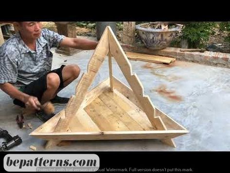 How to Make Decorative Garden Screens: A Step-by-Step Tutorial Pyramid Planter Diy, Diy Flower Bed Ideas, Planter Boxes Diy, Garden Planter Boxes Diy, Diy Flower Bed, Raised Wooden Planters, Pyramid Planter, Diy Flower Beds, Home Flower Arrangements