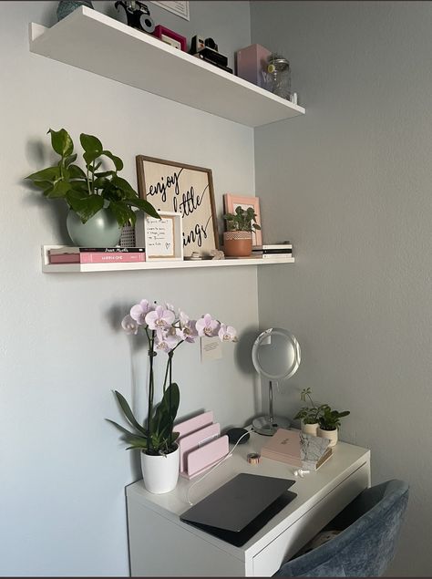 Tiny Desk Aesthetic, Small Room Desk Ideas Tiny Bedrooms, Floating Shelves Aesthetic, Teenager Bedroom Design, Indian Room, Room Organization Bedroom, Colorful Room Decor, Bedroom Decor For Small Rooms, White Room Decor