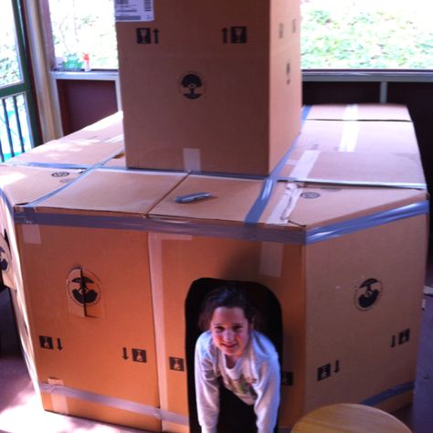 Who among us didn't want a box fort as a kid? Reuse your moving boxes and live vicariously through your kids by building them one! :) Box Fort Ideas, Things To Do With Cardboard, Box Forts, Cardboard Fort, Cardboard Box Fort, Cardboard Forts, Box Fort, Indoor Forts, Backyard Kids Party