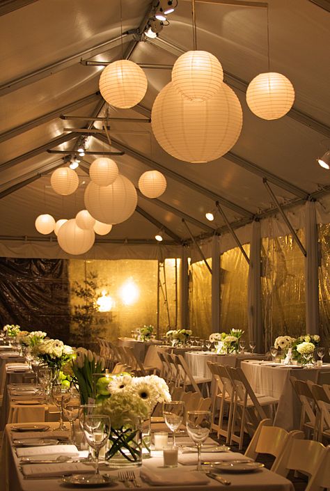 Paper Lantern Ceiling Decor Wedding, Paper Lantern Hanging Ideas, Indoor Paper Lantern Decor Ideas, Paper Lantern Wedding Centerpieces, Paper Lanterns Wedding Tent, Paper Lantern Ceiling Decor, White Paper Lanterns Wedding, Paper Lantern Wedding Decor, Wedding Tent Ceiling