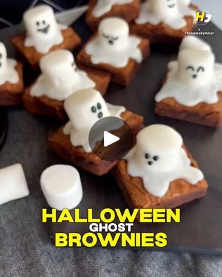 Halloween Ghost Brownies, Halloween Brownies Spooky, White Chocolate Ghost Brownies, Halloween Frosted Brownies, Cobweb Brownies, Halloween Brownies, Halloween Food Crafts, Food Activities, Halloween Food Treats