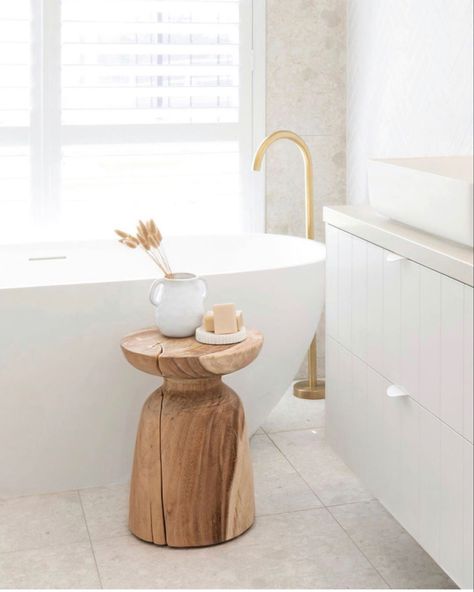 Bathtub Side Table, Bamboo Bathroom Decor, Beautiful House Ideas, Decorate A Bathroom, Organic Modern Home, Bathroom Looks, Bathroom Table, Trendy Interior Design, Amazing Kitchens