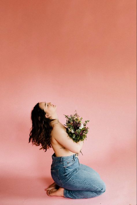 Pink background flower photo shoot Rose Top Photoshoot, Shirtless Flower Photoshoot, Photoshoot Pink Background, Flower Shirt Photoshoot, Pink Background Photoshoot, Flower Top Photoshoot, 30th Photoshoot, Floral Photo Shoots, Rose Photoshoot