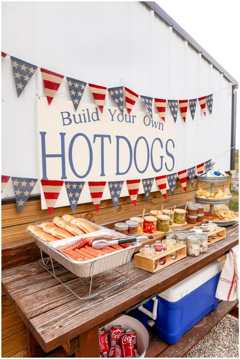 Hot Dog Platter Ideas, Hot Dog Station Food Bars, Hot Dogs Party Ideas, Burger And Hotdogs Party Ideas, Hotdogs Bar Ideas, How To Serve Hotdogs At A Party, Hotdogs For Birthday Party, Hot Dog Diggity Dog Bar, Hamburgers And Hot Dogs Party