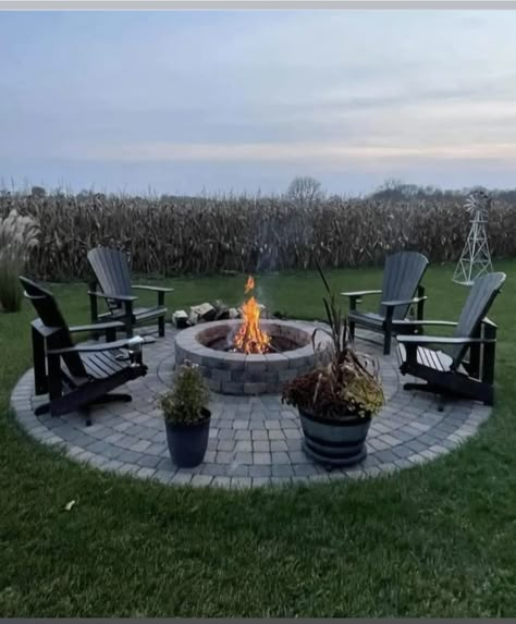 Backyard Fire Pit With Pavers, Small Outdoor Patio Ideas With Fire Pit, Fire Pit Simple, Fire Pit Ideas Backyard Stone, Garden Pavers Ideas Flower Beds, Simple Fire Pit Ideas Backyard, Fire Pit On Pavers, Firepit Patio Ideas, Paved Fire Pit Area