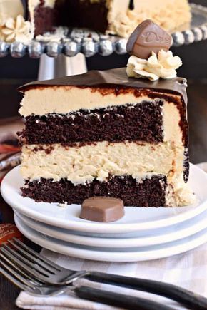 Chocolate Peanut Butter Cheesecake Cake, Chocolate Cake Cheesecake, Cheesecake Cake Recipes, Fabulous Desserts, Cheesecake Layer, Keto Thanksgiving, Chocolate Peanut Butter Cheesecake, Dove Chocolate, Cake Cheesecake