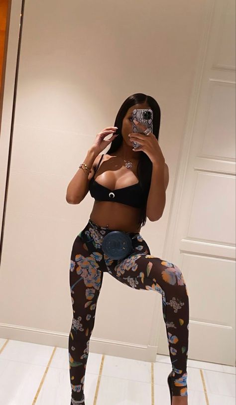 Leggings And Heels Outfit, Lace Leggings Outfit, Mirror Flicks, Outfits Baddie, Leggings And Heels, Lace Leggings, Leggings Outfit, Cute Swag Outfits