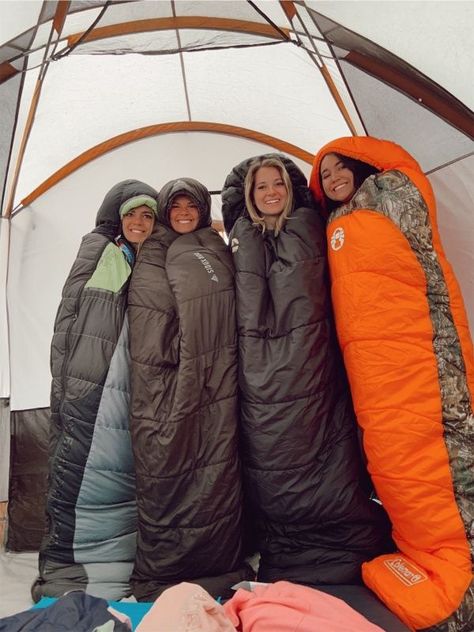 Photos To Take With Friends, Camping Photos, Camping Photo, Vsco Aesthetic, Camping Aesthetic, Adventure Aesthetic, Summer Camping, Backpacking Gear, Sleeping Bags