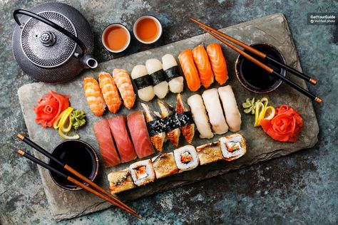 Resep Sushi, Healthy Sushi, Sushi Menu, Japan Sushi, Types Of Sushi, Sushi Love, Sushi Set, Japanese Sushi, Sushi Recipes