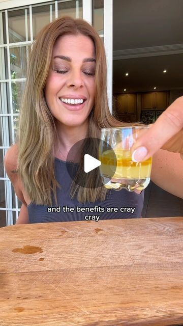 Belinda Jakobsen on Instagram: "👏🏻👏🏻 for all the inspiring women on this platform sharing healthy secrets to a better life! I was inspired by @shaynateresetaylor to break my morning fast with this lil shot here of lemon juice and olive oil, and I LOVE IT! New morning obsession, hello 🤓" A Shot Of Olive Oil And Lemon, Lemon Olive Oil Drink, Olive Oil Shots, Drinking Olive Oil, Lemon Shots, Inspiring Women, Life I, Extra Virgin Olive Oil, Lemon Juice