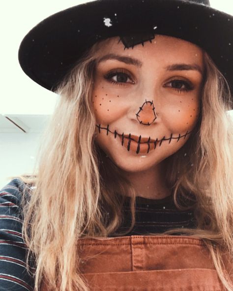 Easy Halloween looks! #halloweenmakeup #halloween #makeup #makeuptutorial #scarecrow #scarecrowmakeup #halloweencostumes Jackolantern Makeup Easy, Scare Crow Halloween Costume, Easy Pumpkin Makeup, Pumpkin Makeup Easy, Simple Scarecrow Makeup, Cute Scarecrow Makeup, Easy Costume Makeup, Easy Scarecrow Makeup, Easy Halloween Looks