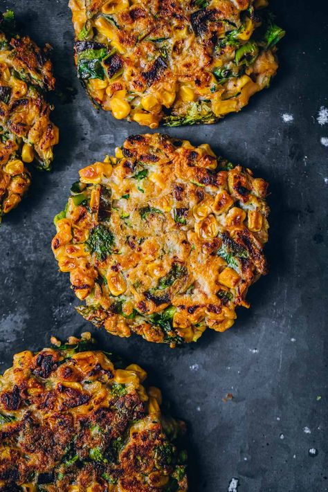 Vegan Zucchini Recipes, Zucchini Corn Fritters, Corn Fritter, Veggie Fritters, Zucchini Corn, Vegan Chilli, Vegan Zucchini, Corn Fritters, Zucchini Fritters