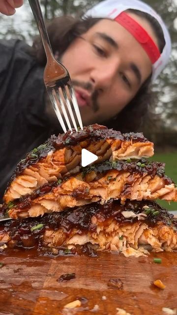 Seafood Network🦞🦐🦀🦑🐙🍤 on Instagram: "Hot Honey Bacon Jam Salmon 🐟 
@chefcuso
Adding a fresno pepper and hot honey kick to the bacon jam was the move 🙌" Hot Honey Bacon Jam Salmon, Bacon Jam Salmon, Bacon Jam Smoked Salmon, Hot Honey Bacon, Bbq Salmon Recipes, Bacon Salmon, Asian Salmon Recipes, Foil Recipes, Scallops And Shrimp