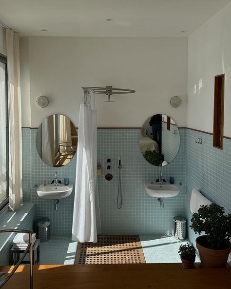 Bathroom One Color, Call Me By Your Name Bathroom, Bathroom Blue Decor, Pastel Blue Bathroom, Baby Blue Bathroom, Bathroom Scandinavian Style, Bathroom Ideas Blue, Blue Brown Bathroom, Blue Tile Bathroom