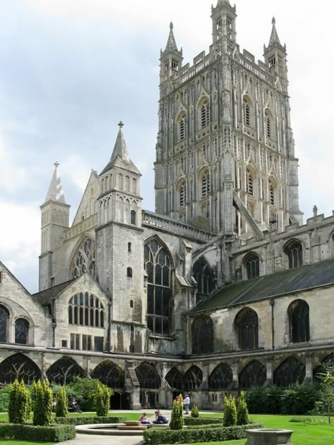 Beaux Arts Architecture, Gothic Architecture Interior, English Cathedrals, Architecture Reference, Gloucester Cathedral, Cotswolds England, British Architecture, Gothic Cathedrals, Stately Homes