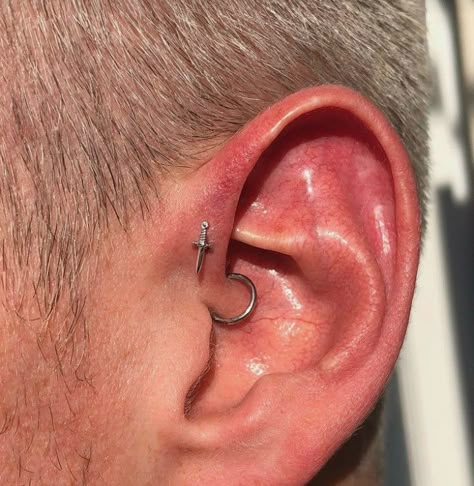 Helix Piercing Jewelry Men, Men Percinings, Mens Tragus Piercing, Daith Piercing Men, Guys Ear Piercings, Men's Piercings, Types Of Ear Piercings, Helix Piercing Jewelry, Cool Ear Piercings