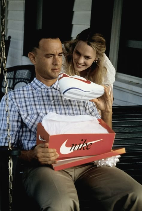 Forrest Gump Movie, Forrest Gump 1994, Forest Gump, Nike Classic Cortez, Septième Art, Famous Novels, I Love Cinema, Forrest Gump, Adam Sandler