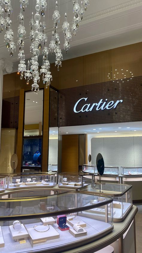 #cartier #luxury #gift #aesthetic Cartier Shop, Cartier Store, Times Square Nyc, Gift Aesthetic, Store Concept, Nyc Shopping, Shop Display, Cartier, Times Square