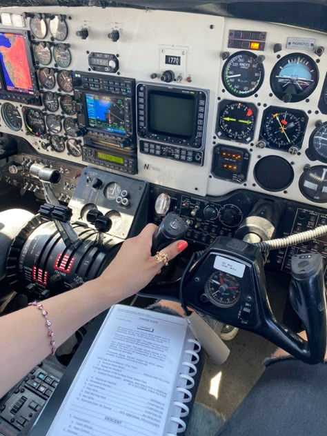 Aeronautical Engineering Student Aesthetic, Pilot Life Aesthetic, Pilot Asethic, Airplane Pilot Aesthetic, Pilot School Aesthetic, Flight School Aesthetic, Woman Pilot Aesthetic, Girl Pilot Aesthetic, Student Pilot Aesthetic