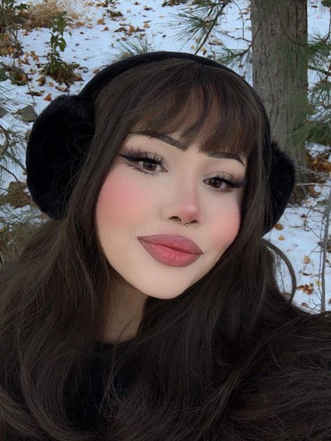 Cold Girl Makeup Brown Girl, I’m Cold Makeup Winter, Cold Winter Makeup Look, Winter Aesthetic Makeup, Cold Girl Aesthetic Makeup, I’m Cold Makeup Aesthetic, Cute Winter Makeup Looks, Im Cold Makeup Aesthetic, Winter Girl Makeup