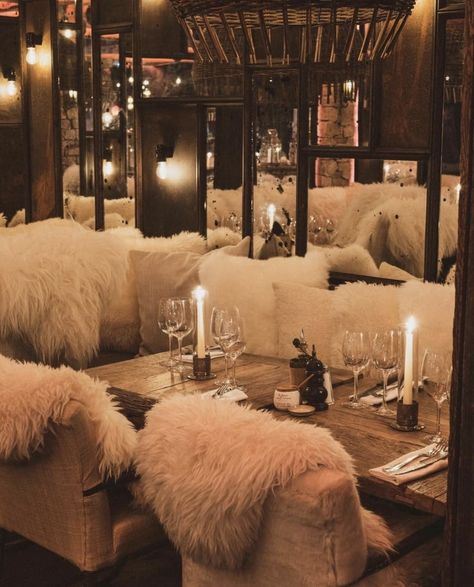 Best restaurants in Megève | Megève Guide Chalet Lounge Interior Design, Apres Ski Dinner, Ski Lodge Party, Ski Lodge Wedding, Lodge Aesthetic, Ski Bar, Winter Gathering, Winter Chalet, Alpine Lodge