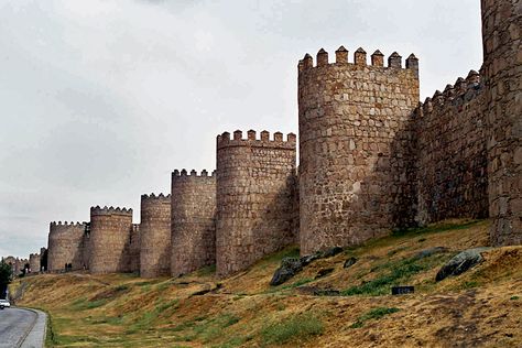 Spain - attractions and landmarks | Wondermondo Chateau Medieval, Castle Wall, Castle Ruins, Walled City, Beautiful Castles, Medieval History, Medieval Castle, Historical Place, Ancient Cities