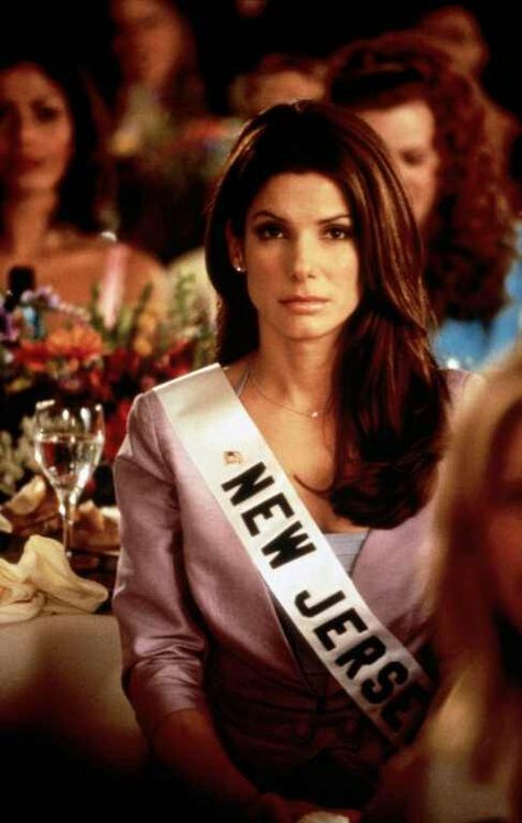 Sandra Bullock in Miss Congeniality. So, so funny. Ms Congeniality, Gracie Hart, Sandra Bullock Hair, Miss Congeniality, Chick Flicks, Miss America, Girl Celebrities, Matthew Mcconaughey, Sandra Bullock