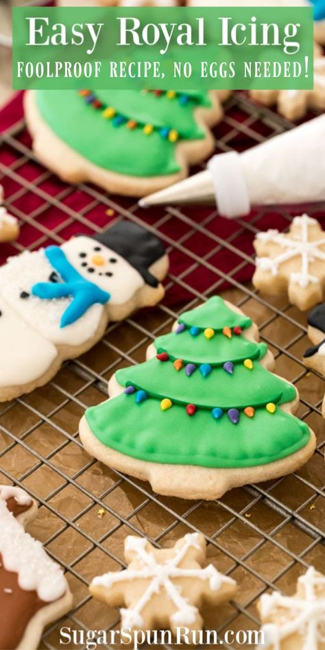 Icing For Christmas Cookies, Icing Biscuits, Easy Royal Icing, Christmas Cookie Icing, Easy Icing Recipe, Best Royal Icing Recipe, Royal Icing Christmas Cookies, Sugar Cookie Icing Recipe, Easy Royal Icing Recipe