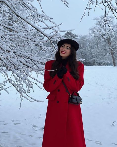 Red Coat Outfit Winter, Red Outfit Winter, Red Coat Outfit, Red Sweater Outfit, Cold Hands Warm Heart, Winter Coat Outfits, Oversize Sweater, Winter Fashion Outfits Casual, Snow Outfit