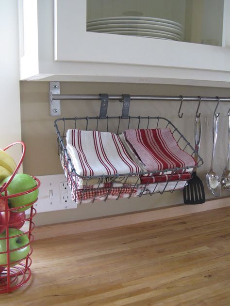 Outfitted with S-Hooks, this towel bar becomes a jack-of-all-trades in the kitchen, holding baskets and cooking tools. Kitchen Countertop Organization Ideas, Counter Storage, Counter Organizer, Kitchen Countertop Organization, Countertop Shelf, Organize Kitchen, Counter Organization, Red Farmhouse, Organizer Ideas