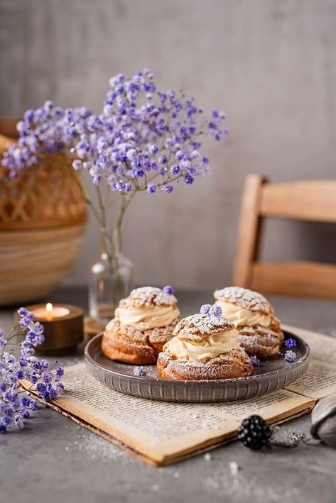 little things Caramel Cream Puffs, Doughnuts Photography, Cottagecore Food, Food Photography Dessert, Food Photography Composition, Fairy Food, Food Photography Tutorial, Dessert Shots, Caramel Cream