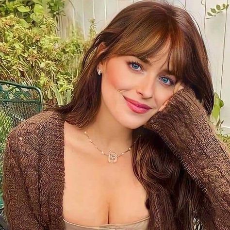 Dokata Johnson Hair, Dakota Johnson Brown Hair, Dakota Johnson Bangs Fringes, Dakota Johnson Without Bangs, Dakota Johnson Curtain Bangs, Dakota Johnson Fringe, Decota Johnson, Dakota Johnson Hair Bangs, Dakota Johnson Blonde