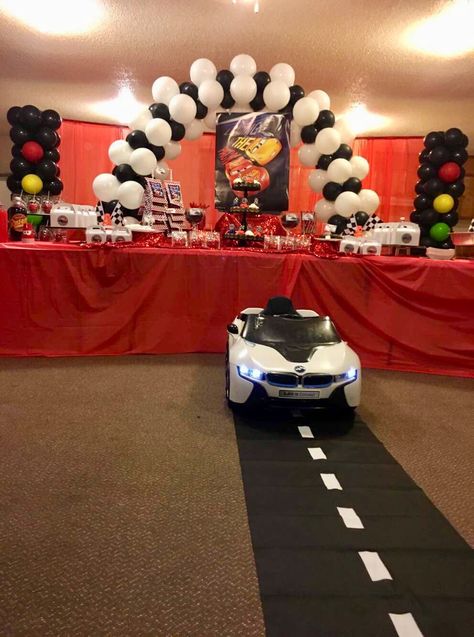 Disney cars party ideas and balloon arch and columns Route 66 Party, Cars Party Ideas, Disney Cars Party, Cars Party, Construction Birthday Parties, Race Car Birthday, Car Birthday, Cars Birthday Parties, Construction Birthday