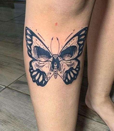 Tattoo Borboleta, Skull Butterfly Tattoo, Mens Butterfly Tattoo, Borboleta Tattoo, Watercolor Tattoo Ideas, Half Sleeve Tattoos Forearm, Artsy Tattoos, American Traditional Tattoo Ideas, Butterfly Back Tattoo