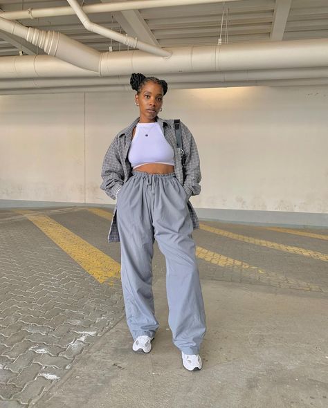 Baggy Sweatpants Outfit, Campus Fits, Minimalist Wardrobe Capsule, Baggy Sweatpants, Cute Modest Outfits, Sweatpants Outfit, Uni Outfits, Fashionable Clothes, Teenage Fashion