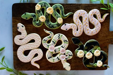 Snake Theme Party, Snake Birthday Party Food, Snake Themed Food, Snake Themed Birthday Party, Snake Party Ideas, Snake Cookies, Sage Party, Snake Birthday Party, Birthday Cookie Ideas