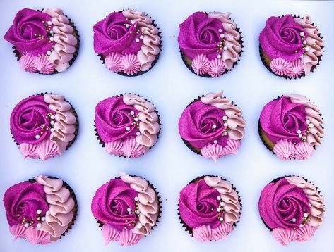 Magenta Cupcakes, Pretty Shades Of Pink, Lila Party, City Cake, Cupcake Decorating Tips, Fancy Cupcakes, Pretty Cupcakes, Cupcake Cake Designs, Wilton Cake Decorating