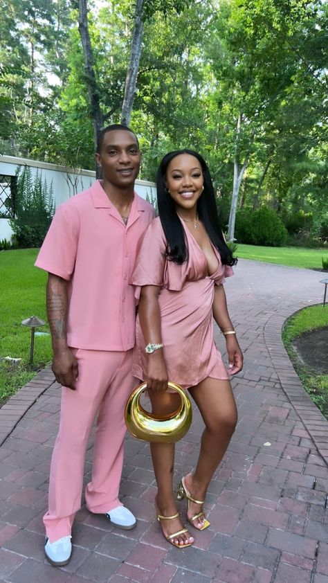 Wedding Date Outfit Couple, Pink Couple Outfit, Color Coordinated Outfits For Couples, Date Night Couple Outfit, Couples Outfits Black People, Formal Couple Outfits, Couple Dress Matching, Couple Date Night Outfits, Brunch Fits