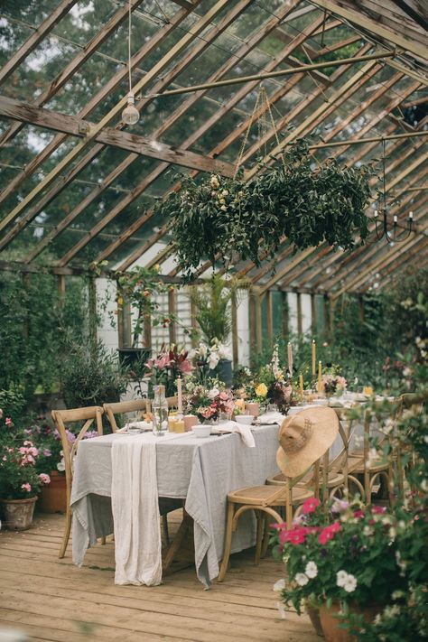 Unusual Wedding Venues, Bridal Party Groomsmen, Fairy Lights Wedding, Colorful Wedding Flowers, Secret Garden Wedding, Unusual Weddings, Greenhouse Wedding, Garden Wedding Inspiration, Garden Wedding Decorations