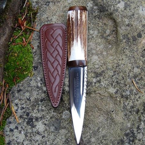 Sgian Dubh, Deer Antler Knife Handle Diy, Fire Pit Gallery, Hunting Knife Design Handmade Knives, Deer Horn Knives, Bone Handle Knife, Sgian Dubh Knives, Knife Collection, Diy Metal