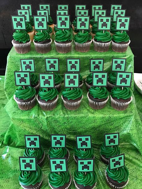 Minecraft-Themed 5th Birthday Party (with Printables!) | Fab Everyday Minecraft Dort, Minecraft Party Food, Diy Minecraft Birthday Party, Minecraft Party Favors, Minecraft Cupcakes, Minecraft Party Decorations, Minecraft Birthday Cake, Dinner Party Games, Minecraft Theme