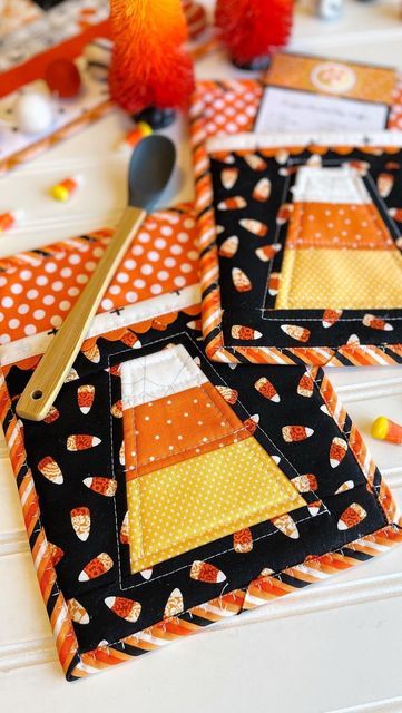 Candy Corn Quilt Block, Simply Eilene, Scrap Fabric Ideas, Fabric Potholders, Flower Hacks, Minki Kim, Candy Corn Crafts, Arrow Quilt, Kitchen Sewing