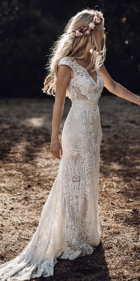 bohemian wedding dress sheath with cape sleeves lace rustic elbbraut Trumpet Wedding Gown, Baju Kahwin, Beaded Mermaid, Boho Country, Gown White, White Mermaid, Pnina Tornai, Rustic Wedding Dresses, Country Wedding Dresses