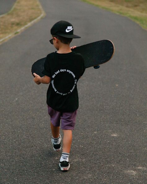 Skater kids, fashion skater, skateboard Kid Photoshoot Ideas Boys, Street Style Boys Outfits, Boy Skater Outfits, Boys Skater Style, Skater Boy Style, Street Style Boy, Boy Street Style, Skater Kids, Grunge Kids