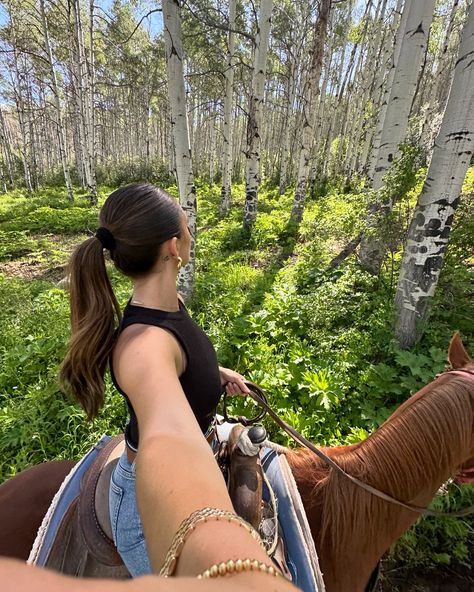 having a miley stewart summer w/ @macys 🐎⛰️✨ horseback riding vlog live now on reels (its a fun one 🤳🏼) shop my outfits on my macys wishlist in bio! 💌 #macyssummerhits #macysstylecrew #macyspartner #vailcolorado #beavercreek #horsebackriding #beavercreekstables Summer Horse Riding Outfit, Pose With Horse, Horse Back Riding Outfits Women, College Extracurriculars, Riding Horses Aesthetic, Horseback Photoshoot, Horse Riding Outfit Aesthetic, Photo With Horse Ideas, Summer Horseback Riding Outfit