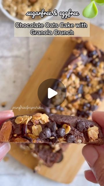 Payal | Food | Easy Recipes on Instagram: "Get ready to bake #guiltfree  This Chocolate Oat Cake with Granola Crunch is  ⭐️refined sugar free ⭐️egg free ⭐️maida free  📌save the recipe and get ready for indulging without any later regrets. Follow ➡️➡️panfriedpaparika for more delicious recipes and do keep supporting. #bakedoats #oatscake #chocolatecake #granolas #healthydesserts #datescake #bananacake🍌 #baking #egglessbaking #teacake #coffeecake #cakeforbreakfast   Refined sugar free, refined flour free, egg free, healthy dessert   I would love to eat cake without regrets." Chocolate Oat Cake, Oat Cake Recipes, Food Easy Recipes, Tea Cakes Recipes, Eggless Cake Recipe, Eggless Baking, Chocolate Oats, Oat Cakes, Eggless Cake